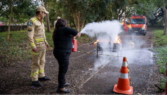 4,9 mil servidores da Educação recebem treinamento para atuar como brigadistas